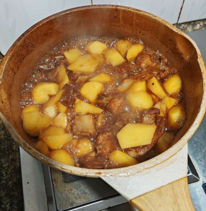 土豆烧排骨